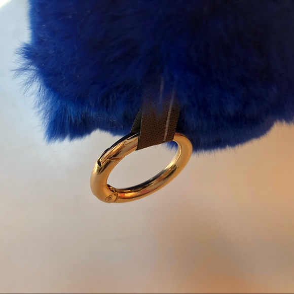 Blue fur monkey keychain - Picture 4 of 4